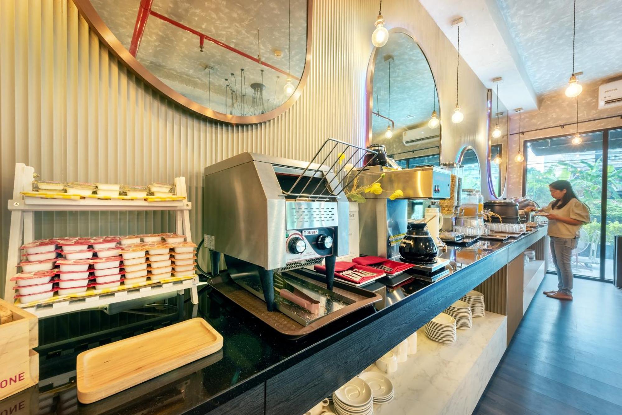 Qiu Hotel Sukhumvit Sha Plus Bangkok Exterior photo