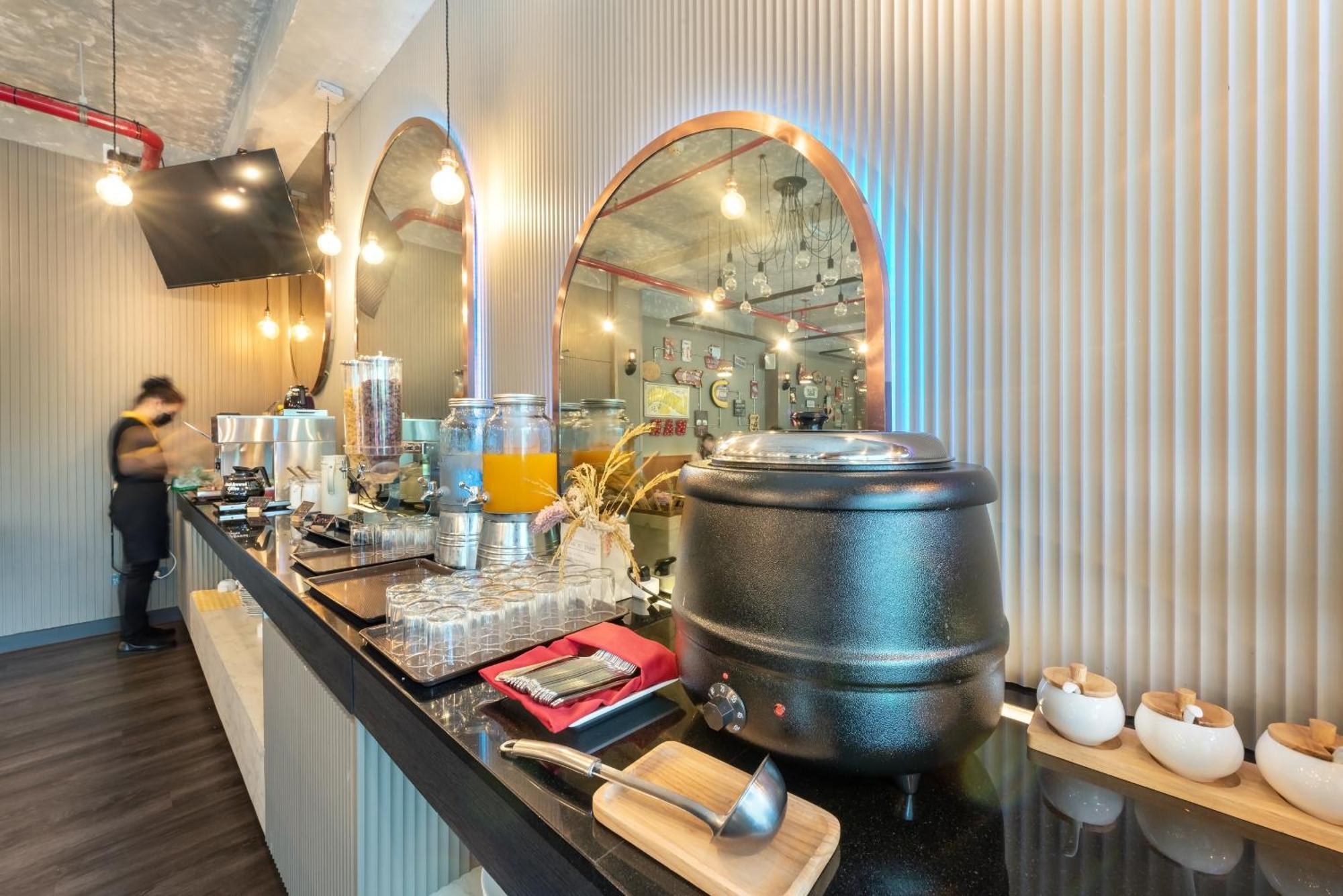 Qiu Hotel Sukhumvit Sha Plus Bangkok Exterior photo
